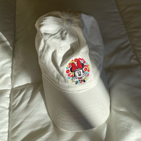 Disney Minnie Mouse White Cap - Picture 3 of 3